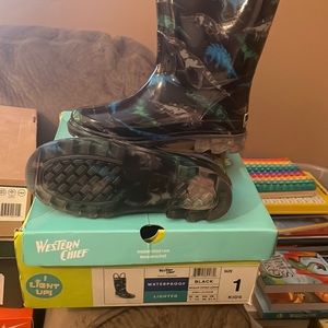 Light up rain boots, kids, brand new never worn